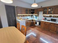 Eladó családi ház, III. kerületben 169 M Ft, 7 szobás