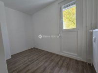 Eladó panellakás, Pécsett 48.9 M Ft, 3 szobás