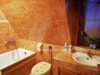 Eladó családi ház, III. kerületben 220 M Ft, 6 szobás