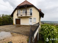 Eladó nyaraló, Budaörsön 240 M Ft, 6 szobás