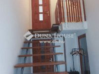 Eladó téglalakás, Veszprémben 119.9 M Ft, 4 szobás