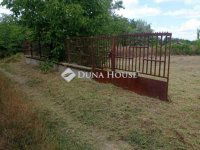 Eladó telek