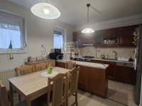 Eladó téglalakás, Veszprémben 81.9 M Ft, 3 szobás