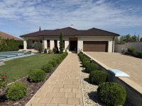 Eladó családi ház, Komáromban 250 M Ft, 4 szobás