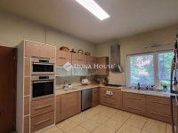 Eladó családi ház, Szegeden 210 M Ft, 6 szobás