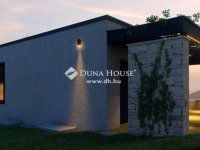 Eladó családi ház, Pécsett 381 M Ft, 4 szobás