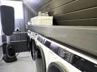 Eladó családi ház, Pécsett 124.9 M Ft, 6 szobás