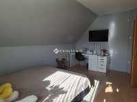 Eladó ikerház, Nagytarcsán 180 M Ft, 5 szobás