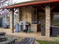 Eladó családi ház, Szegeden 409 M Ft, 6 szobás