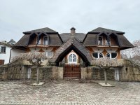 Eladó családi ház, Balatonlelleén 299 M Ft, 10 szobás