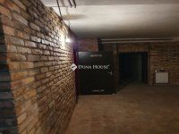 Eladó üzlethelyiség, VI. kerületben 158 M Ft