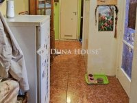 Eladó panellakás, Pécsett 44.99 M Ft, 3 szobás