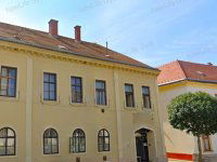 Eladó téglalakás, Győrött 89 M Ft, 3 szobás