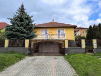Eladó családi ház, Tatabányán 102 M Ft, 5 szobás