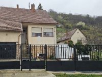 Eladó családi ház, Pécsett 64.99 M Ft, 3 szobás