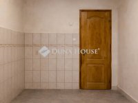 Eladó téglalakás, VI. kerületben 51.2 M Ft, 1 szobás