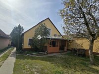Eladó családi ház, Baján 145 M Ft, 8 szobás