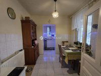 Eladó családi ház, Pécsett 126.9 M Ft, 6 szobás