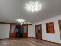 Eladó családi ház, Makón 79.99 M Ft, 4 szobás