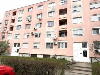 Eladó panellakás, Komáromban 39.9 M Ft, 2 szobás