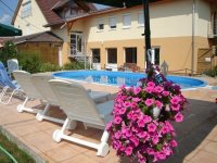 Eladó családi ház, Nagymányokon 198 M Ft, 12 szobás