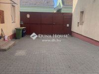 Eladó családi ház, IV. kerületben 210 M Ft, 2 szobás