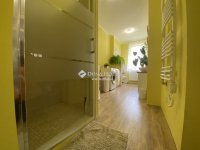 Eladó családi ház, Veszprémben 189.99 M Ft, 7 szobás