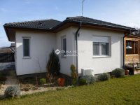 Eladó családi ház, Kecskeméten 89.5 M Ft, 4 szobás