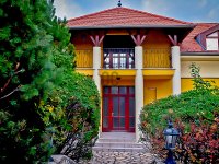 Eladó családi ház, Pécsett 320 M Ft, 7 szobás