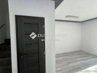 Eladó családi ház, Vecsésen 119.9 M Ft, 5 szobás