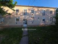 Eladó téglalakás, Pápán 29.9 M Ft, 2 szobás