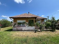 Eladó családi ház, Tiszakeszin 8 M Ft, 2 szobás