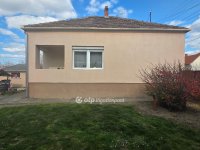 Eladó családi ház, Pápán 52 M Ft, 2 szobás