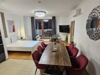 Eladó téglalakás, VI. kerületben 255 M Ft, 4 szobás