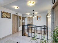 Eladó családi ház, Velencén 144 M Ft, 6 szobás