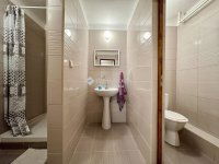 Eladó családi ház, Abaligeten 149.9 M Ft, 9 szobás