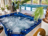 Eladó családi ház, Orosházán 1312.5 M Ft, 10 szobás