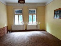 Eladó téglalakás, Csepregen 28 M Ft, 3 szobás