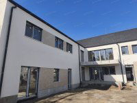 Eladó téglalakás, XV. kerületben 161.856 M Ft, 4+1 szobás