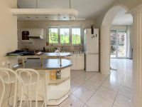 Eladó családi ház, II. kerületben 271.212 M Ft, 6 szobás