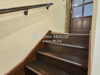 Eladó családi ház, Pócsmegyeren 259 M Ft, 6 szobás