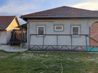 Eladó családi ház, Sárkeresztúron 51.9 M Ft, 4 szobás