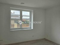 Eladó családi ház, Szekszárdon 99.999 M Ft, 3 szobás