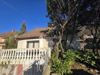 Eladó családi ház, Pécsett 66.9 M Ft, 5 szobás