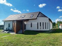 Eladó családi ház, Sukorón 269 M Ft, 7 szobás