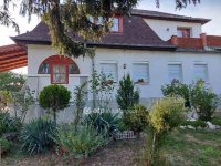 Eladó családi ház, III. kerületben 220 M Ft, 6 szobás