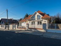 Eladó családi ház, Budaörsön 420 M Ft, 10 szobás