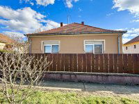 Eladó családi ház, Pápán 59.9 M Ft, 3 szobás