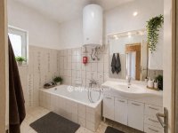 Eladó családi ház, Kunszentmiklóson 94.99 M Ft, 5 szobás