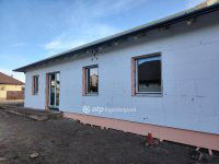 Eladó ikerház, Velencén 99.99 M Ft, 4 szobás